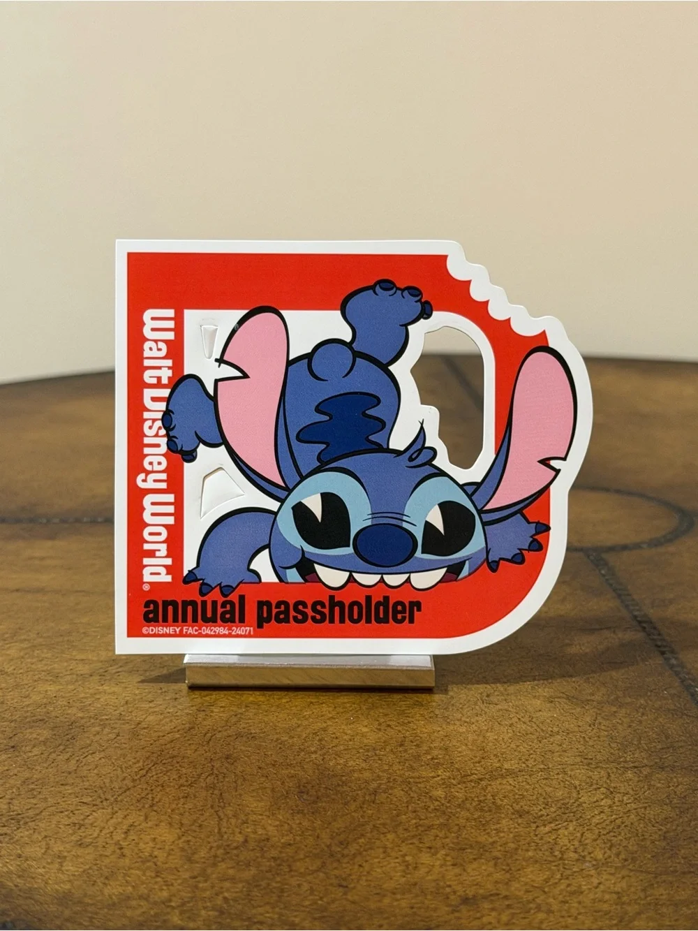 NEW AUTHENTIC WALT DISNEY WORLD ANNUAL PASSHOLDER 2025 STITCH MAGNET